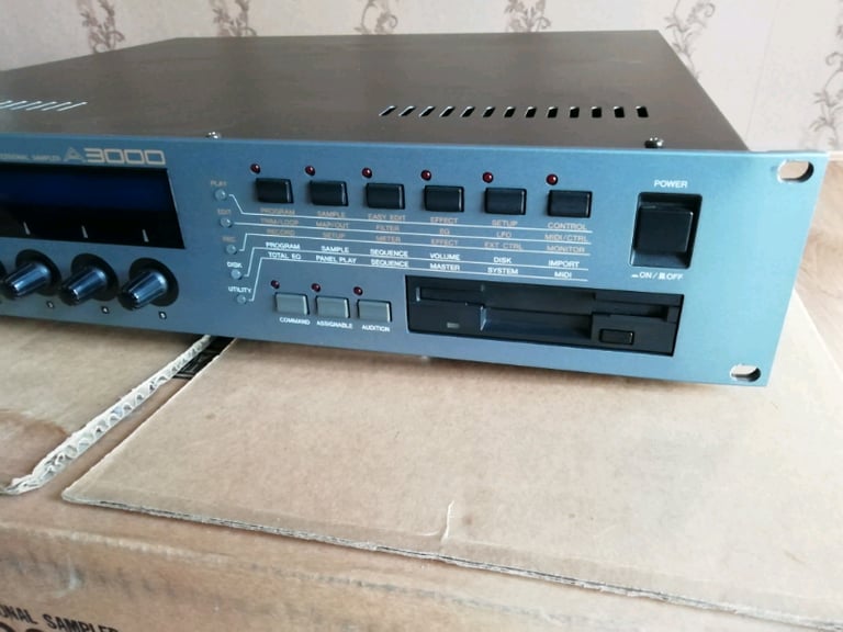 Yamaha A3000 Sampler in its original Box with Manual & power plug and 