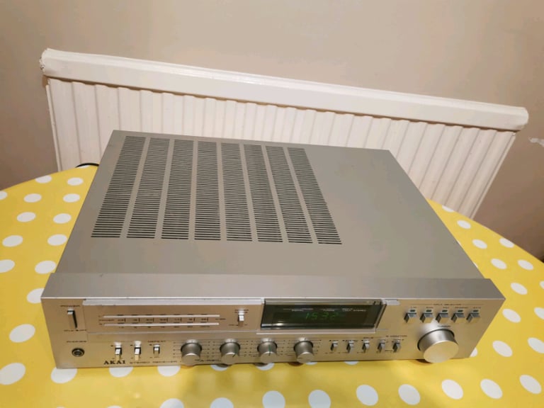 Akai AA-R31L amplifier with tuner
