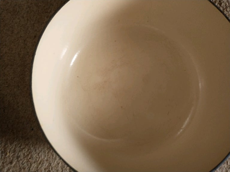 Vintage Le Creuset round Dutch Oven/Casserole NO OFFERS