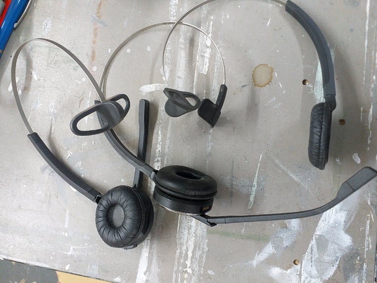 PC HEADSETS, DOCKS, HANDSETS BUNDLE