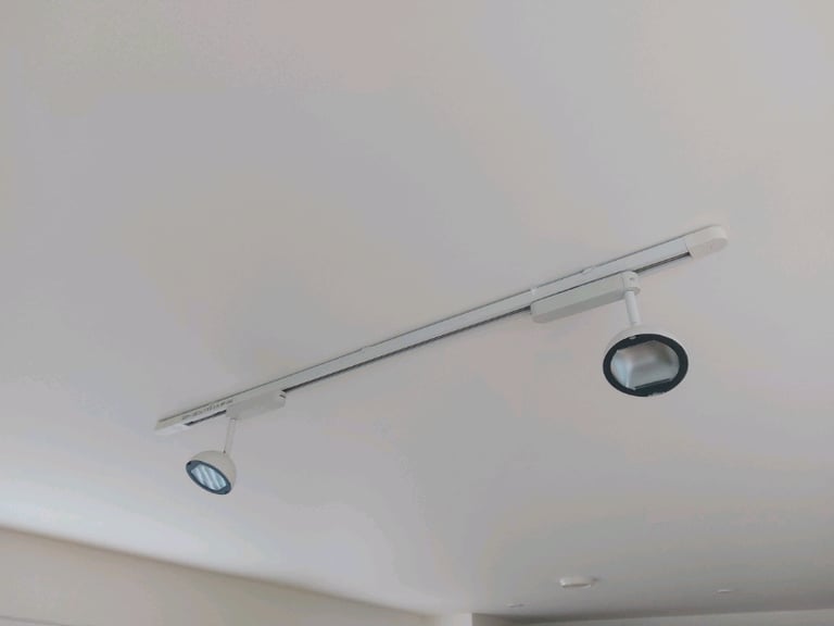 image for Ikea Sända spotlight track with 1 (or 2) light(s)