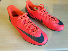 Nike CR7 football foots