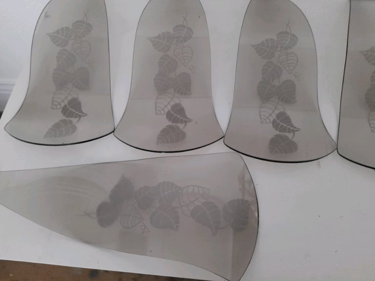 Large light fitting with glass lampshade