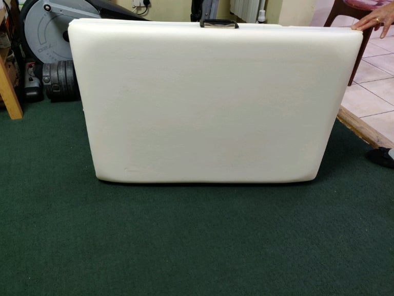 Airlite Portable Beauty Couch with Portable Case