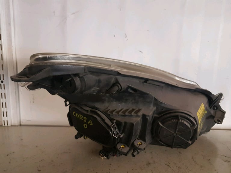 VAUXHALL  CORSA HEADLIGHT