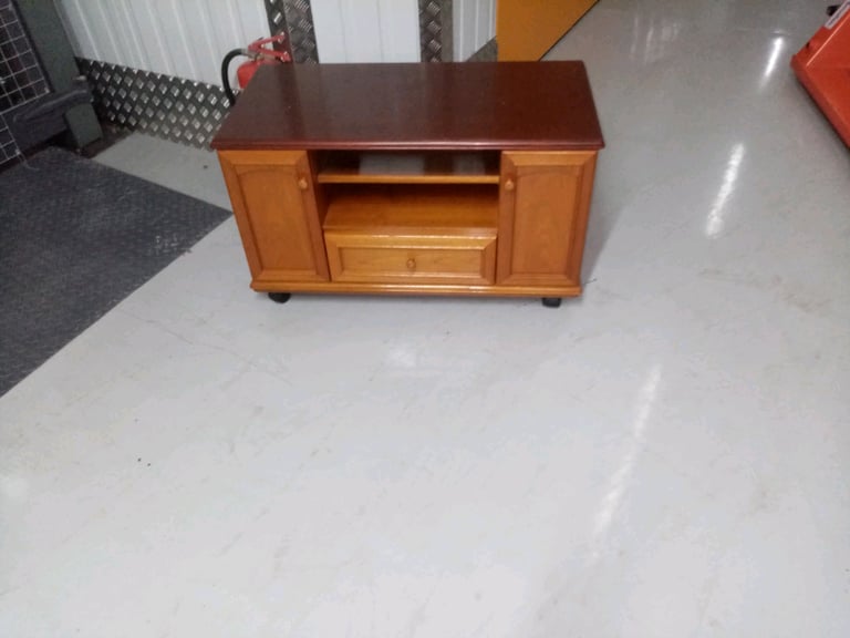 Stag minstral tv stand 
