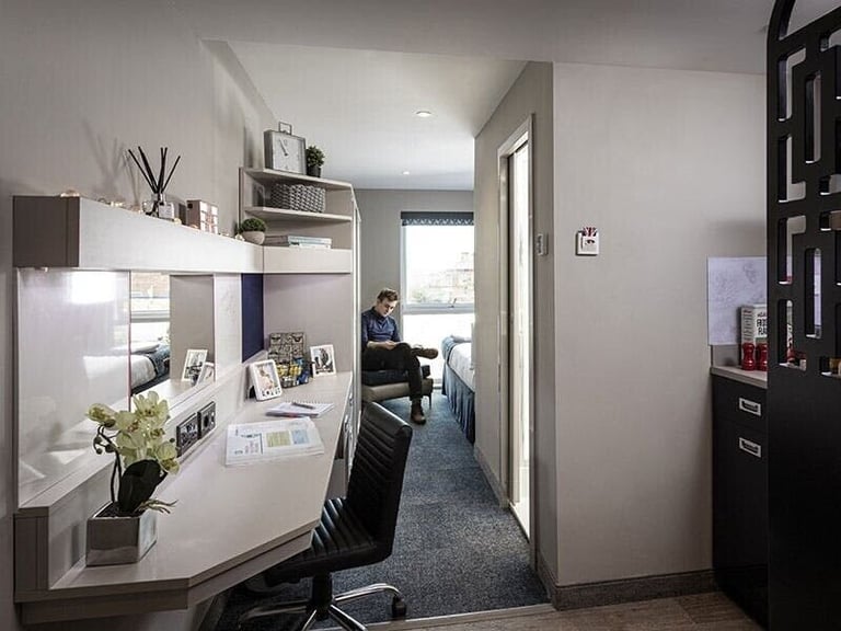 STUDENT ROOMS TO RENT IN LEICESTER. STUDIO WITH PRIVATE ROOM, BATHROOM