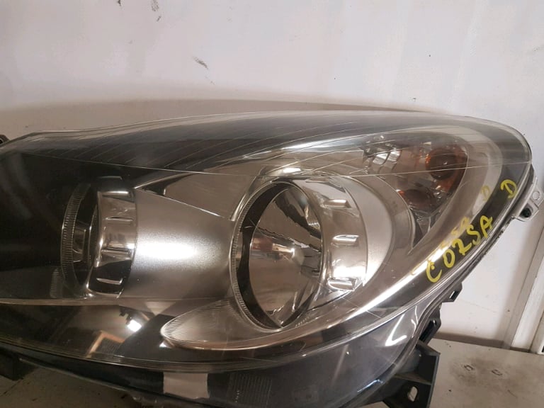 VAUXHALL  CORSA HEADLIGHT