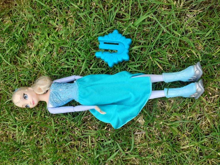 image for Frozen skating Elsa 