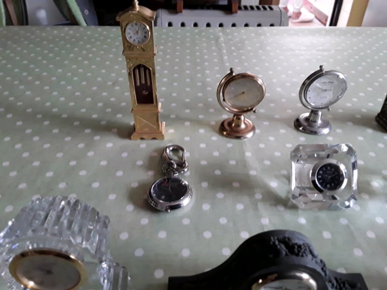 11 x MINUTURE  CLOCKS/WATCHES
