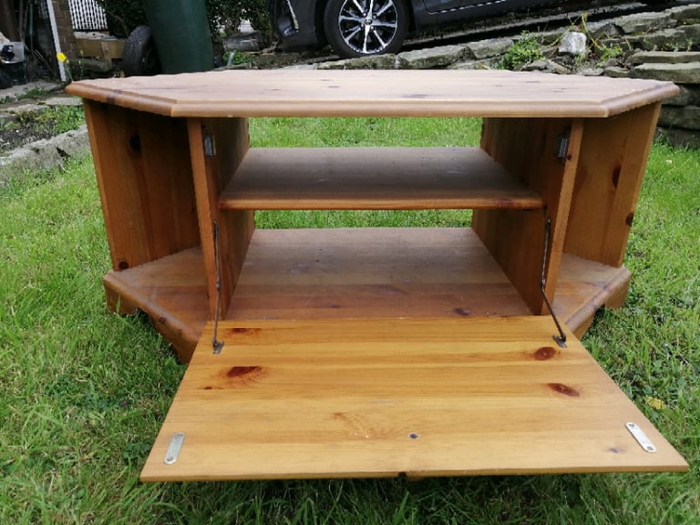 CORNER WOODEN TV UNIT