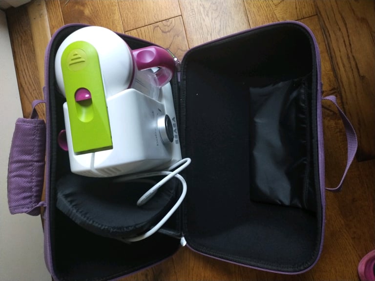 NEW. BEABA Babycook Solo Baby Food Processor With Carry Case.