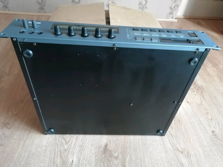 Yamaha A3000 Sampler in its original Box with Manual & power plug and 