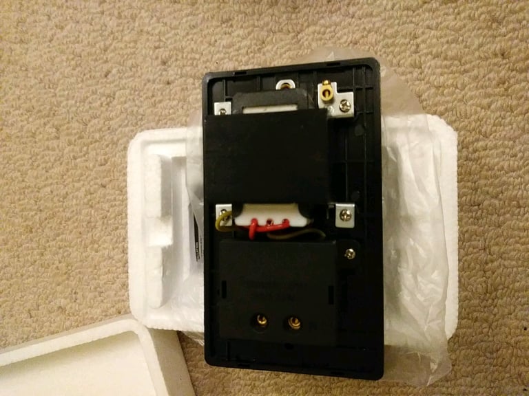 Shaver outlet Screwless fixing
