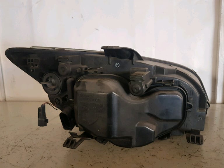 FORD FOCUS  HEADLIGHT 