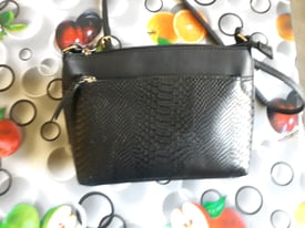 Women's handbag small black good condition 