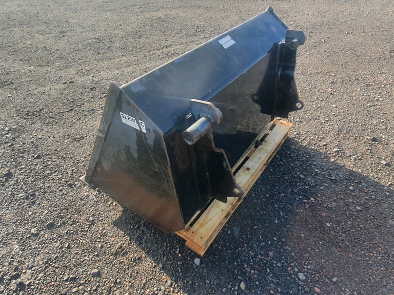 Tractor front loader slewtic bucket with Chilton brackets 