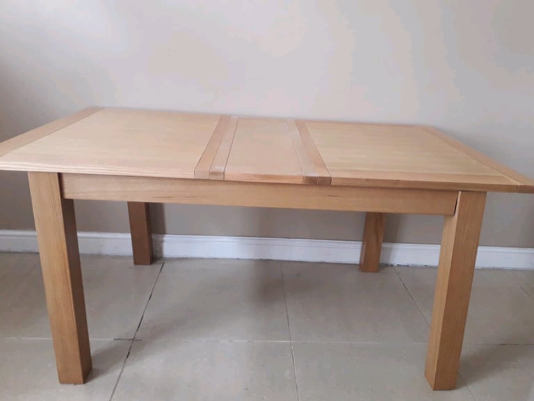 Used Dining table for sale very good condition 