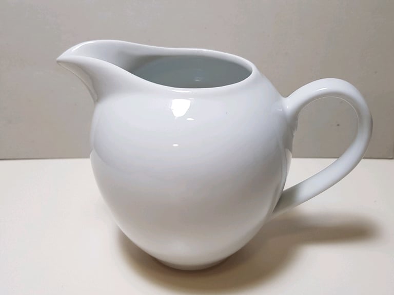 image for White porcelain milk/custard/gravy/cream jug (brand new)