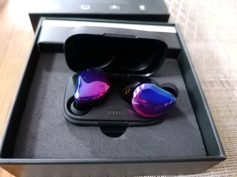 TWS wireless earbuds, Bluetooth 5.0, brand new 