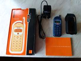 Philips Savvy Orange mobile phone