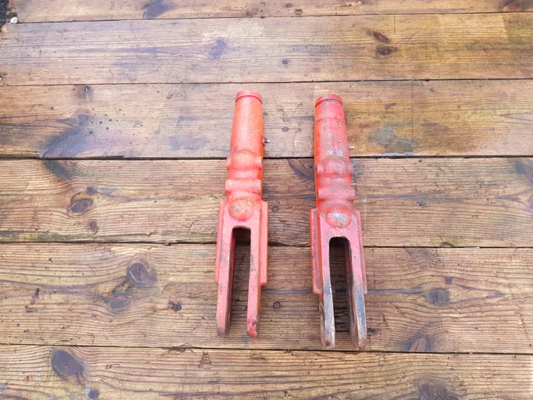 Pair of international tractor drop arms 