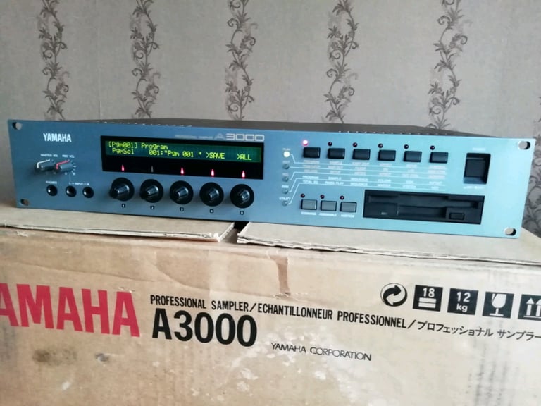 Yamaha A3000 Sampler in its original Box with Manual & power plug and 