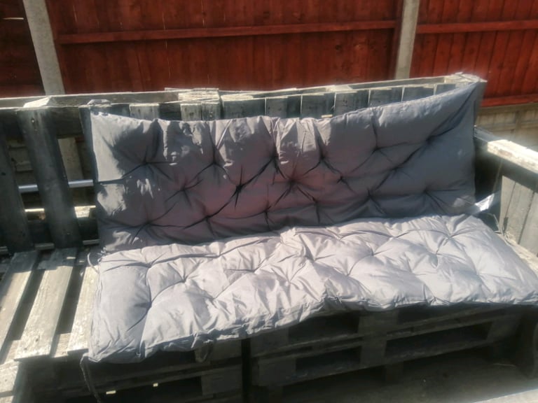 Pallet seating