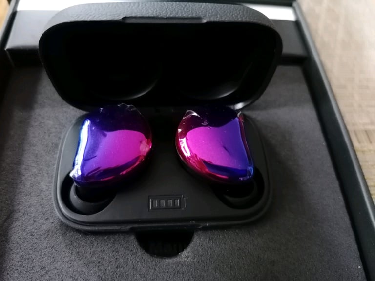 TWS wireless earbuds, Bluetooth 5.0, brand new 