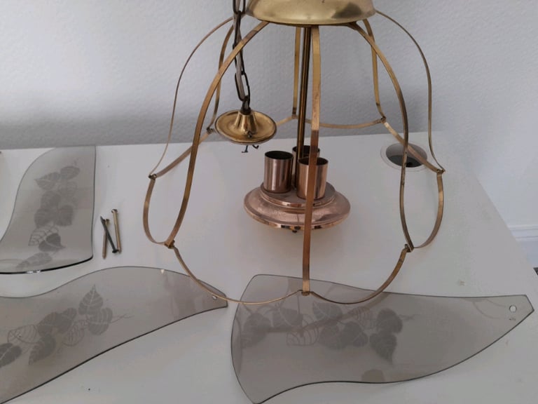 Large light fitting with glass lampshade