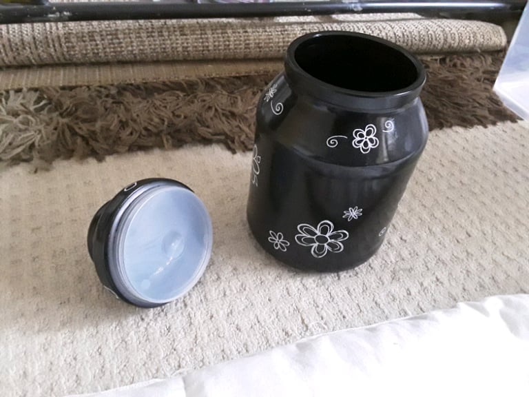 Decorative glass jar 