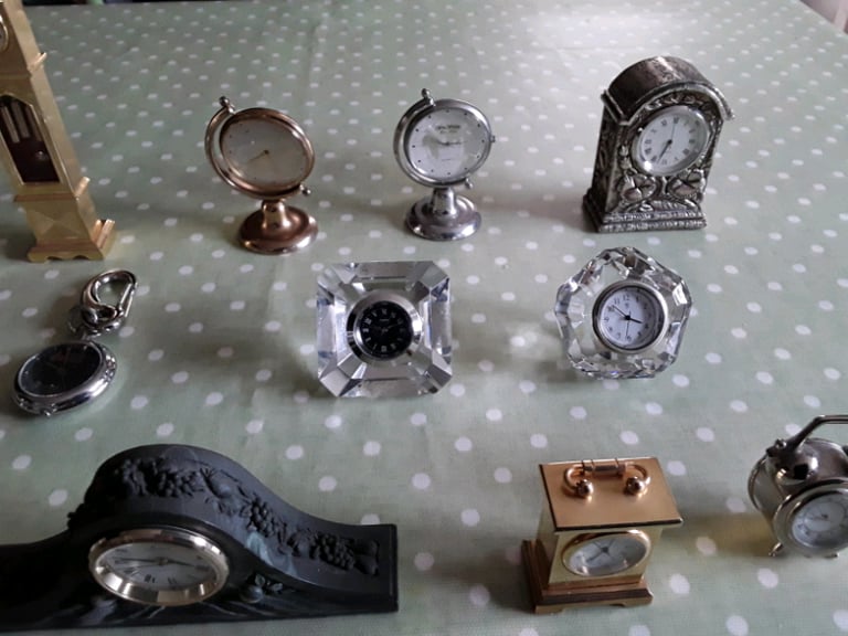 11 x MINUTURE  CLOCKS/WATCHES