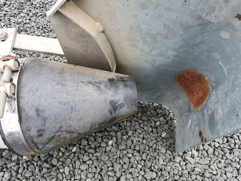Tractor slurry tanker spread plate 