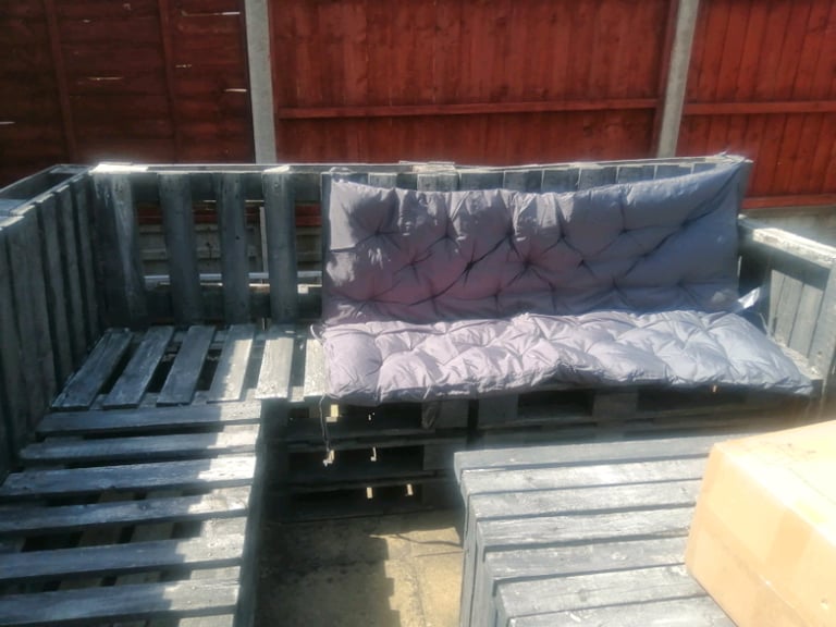 Pallet seating
