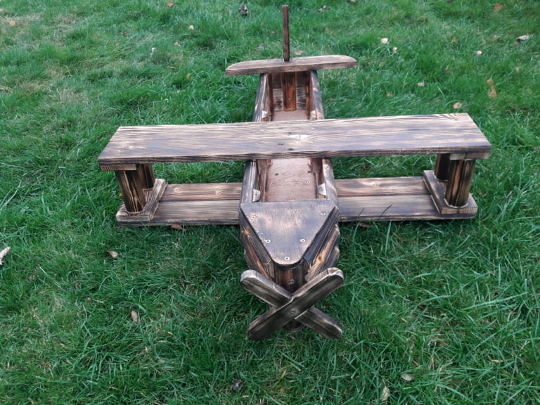 Bi-plane wooden garden planter
