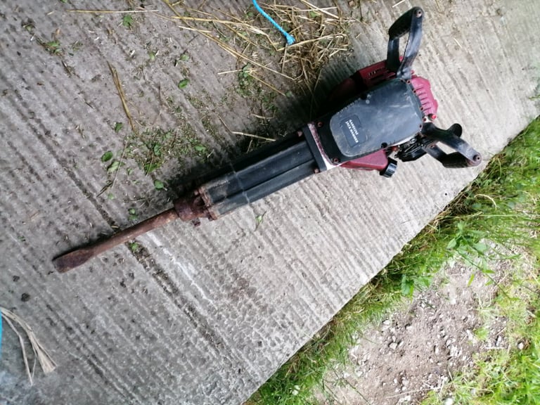 Petrol hammer drill