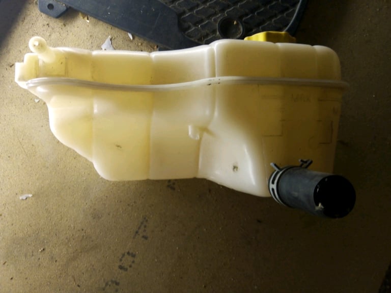 Ford fiesta mk5 zetec s 1.6 header tank water bottle