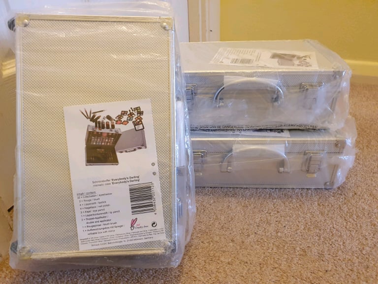 image for New unused Make-up set for sale