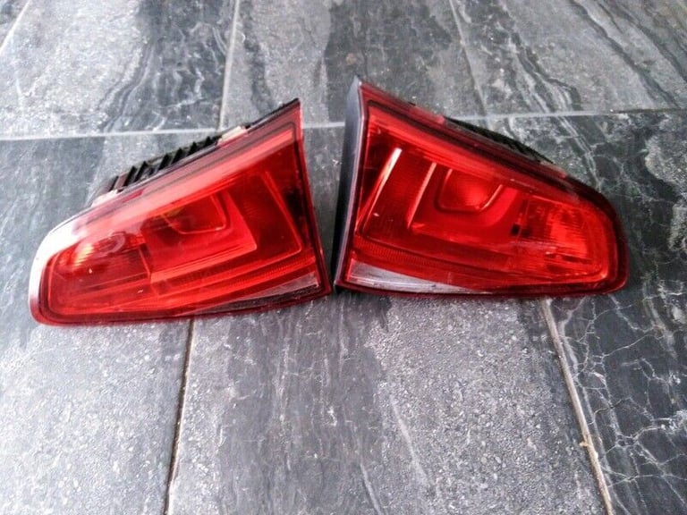 VOLKSWAGEN GOLF MK7 GENUINE PAIR RIGHT AND LEFT ONWARDS TAIL LIGHTS