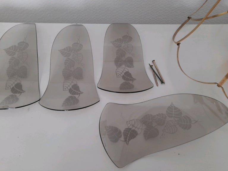 Large light fitting with glass lampshade