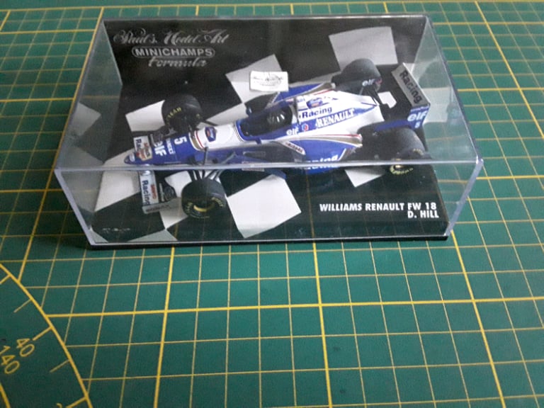 3 x F1 MODEL CARS IN TRANSPARENT CASES