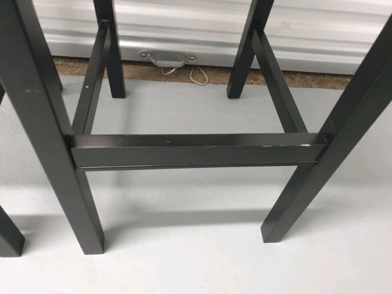 Breakfast bar dining table and chairs 