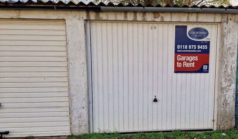 Garage/Parking/Storage to rent: Curtis Road (opp. 1), Reading, RG31 4XG - NEW DOOR FITTED RECENTLY