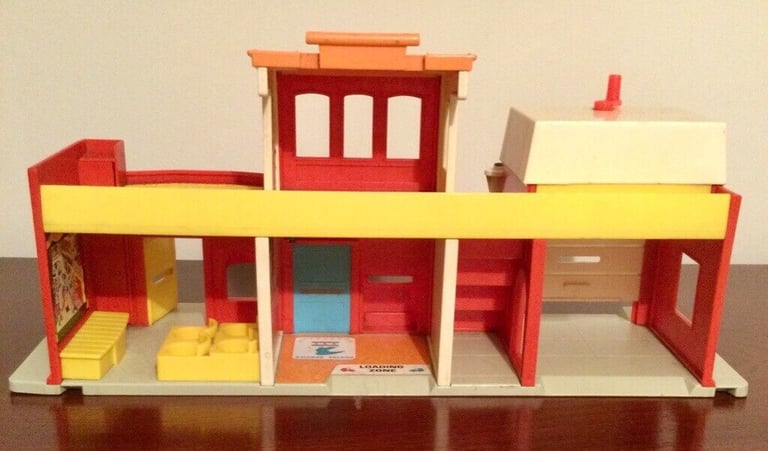 1970’s Fisher Price Vintage Little People VILLAGE Main Street Toy Play Family Set