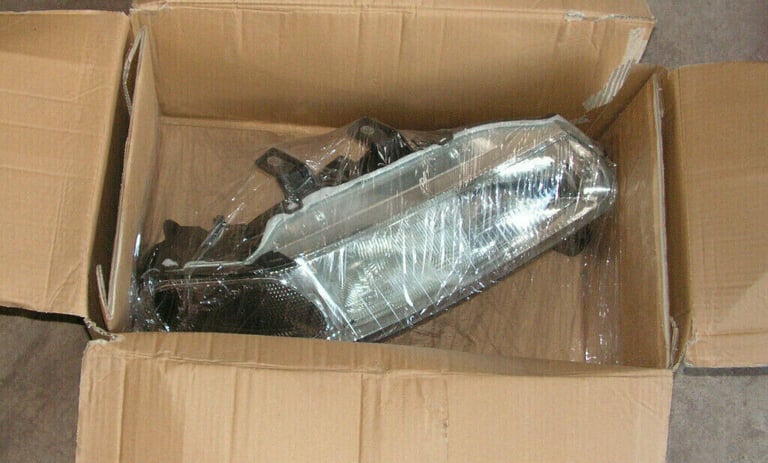 NEW ROVER 400 HEADLAMP 1995 - 1997 PASSINGER SIDE GENUINE BOXED XBC103550