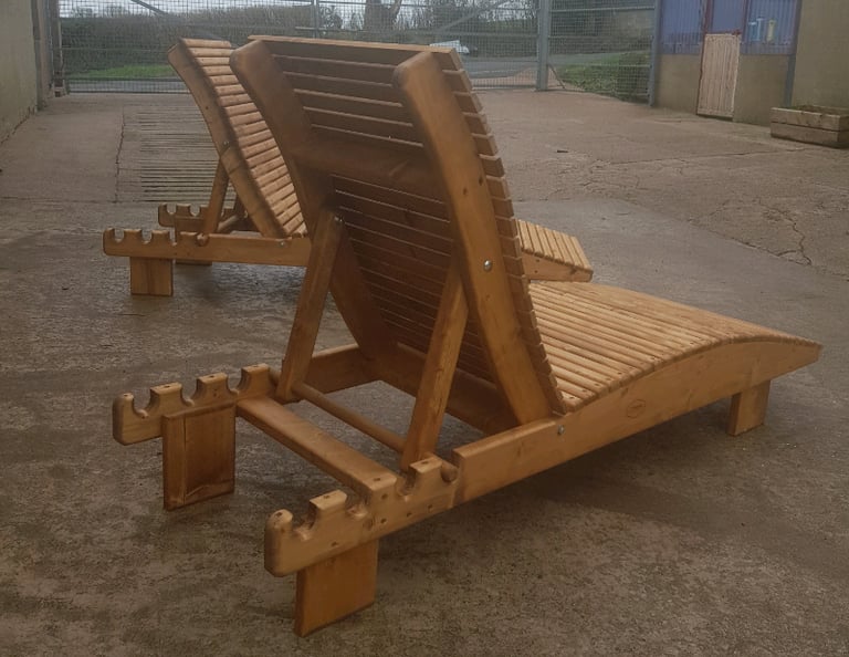 Reclining sun loungers