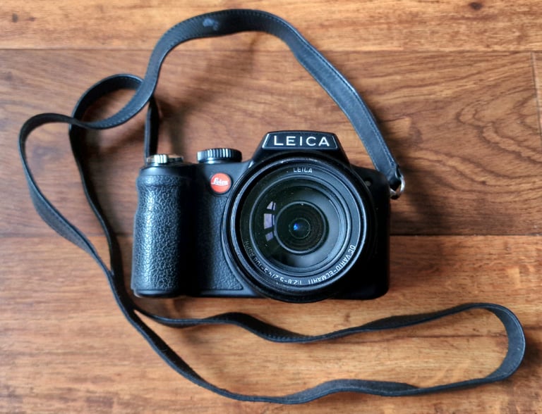 Leica V-Lux 2 Digital Camera