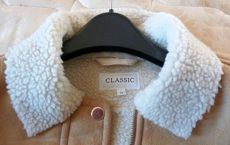 LADIES CLASSIC M&S SUEDE AND FLEECE LINED JACKET.. SIZE 14 UK