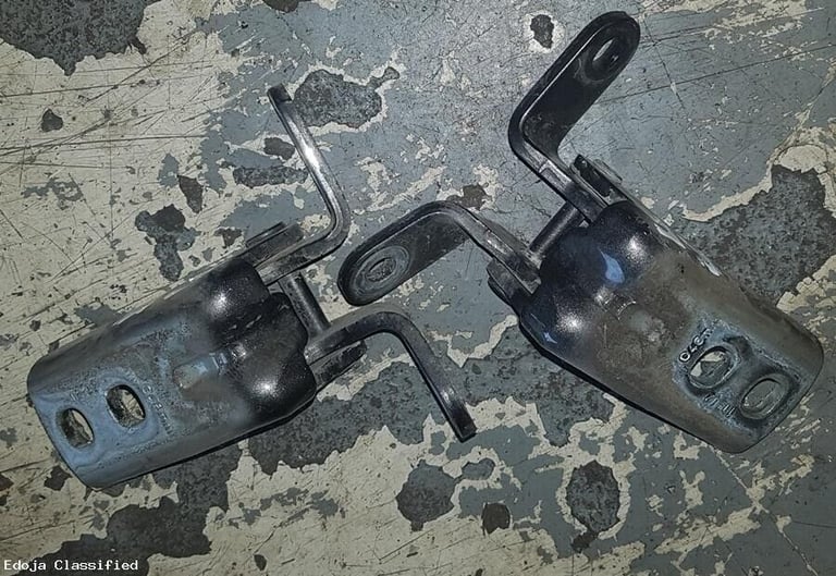 Vauxhall Astra J Right Side Door Hinges 2011