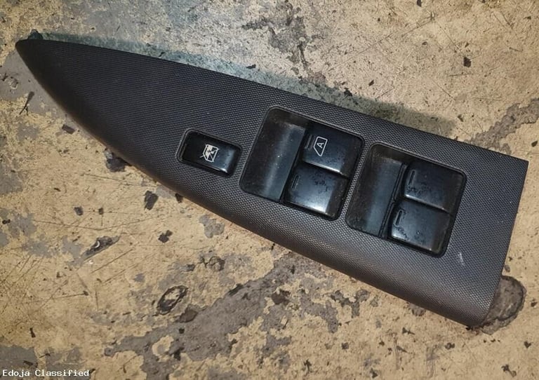 Nissan Note Front RH Window Switch 2007